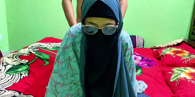 Desi bhabhi begs for a quick cash to fill her prevalent with hot jizz